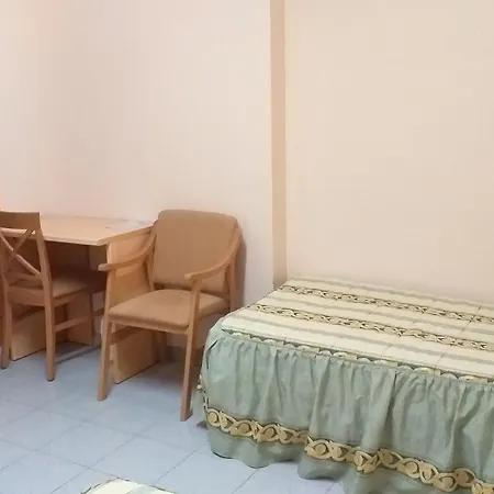 Residencia Sagrada Familia Pensión La Seu d'Urgell