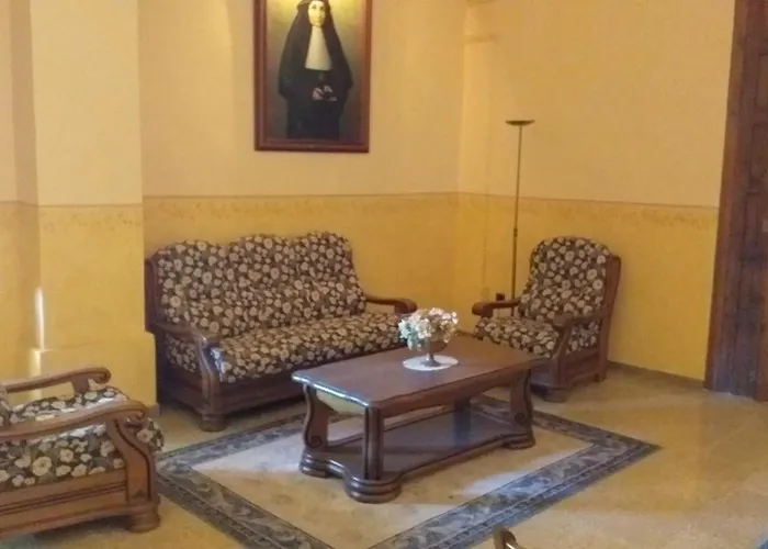 ゲストハウス Residencia Sagrada Familia ラ・セウ・ドゥルジェイ
