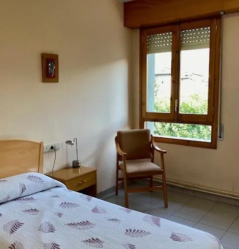 Residencia Sagrada Familia ラ・セウ・ドゥルジェイ