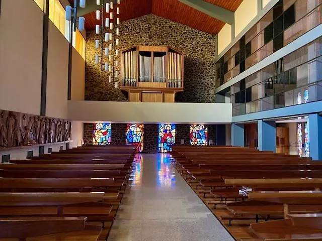 ゲストハウス Residencia Sagrada Familia *