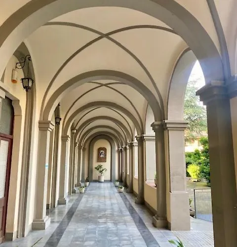 ゲストハウス Residencia Sagrada Familia ラ・セウ・ドゥルジェイ
